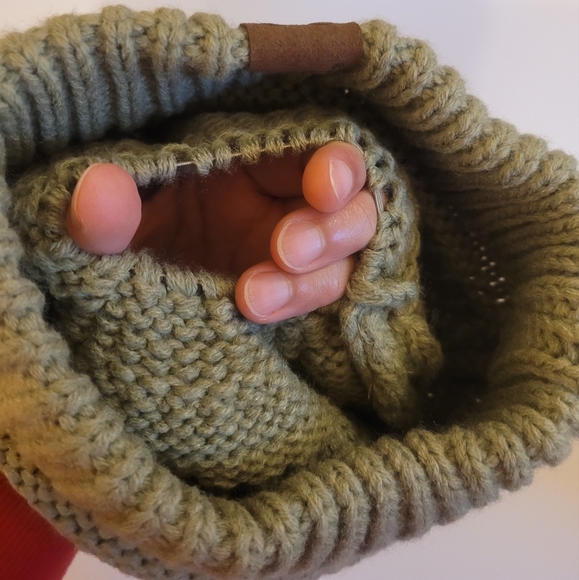 💥Bundle 3 for $25💥 2 C.C. knit beanies - Picture 4 of 4